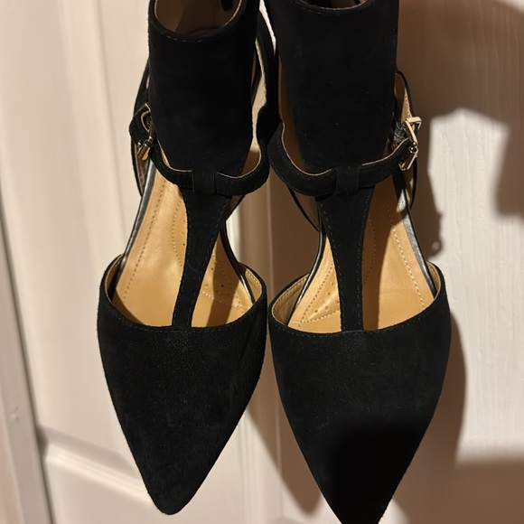 New Ellen Tracy Black T-Strap Heels - Picture 3 of 5